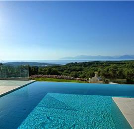 4 bedroom villa with infinity pool and sea view in Perithia, Corfu, sleeps 9